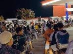 Antrean-kendaraan-di-SPBU-Lombok-Timur-NTB.jpg