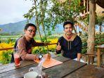 Binaan-Tim-Dosen-UI-yakni-Purnama-owner-Kedai-Sawah-dan-Bu-Yanti-owner-rengginang-wortel.jpg