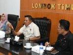 Bupati-Lombok-Timur-H-Haerul-Warisin-saat-memimpin-rapat.jpg