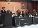 Bupati-sukiman-pidato-di-depan-26-anggota-DPRD-Lombok-Timur.jpg
