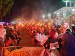 Diikuti-Ribuan-Orang-Desa-Sukadana-Lombok-Timur-Sambut-Idulfitri-2024-dengan-Pawai-Obor.jpg