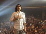 Duta-Sheila-On-7-saat-berada-di-atas-pangung-Konser-Sheila-On-7.jpg