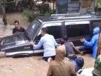 Evakuasi-mobil-di-Dompu.jpg
