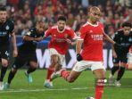 Gelandang-Benfica-asal-Portugal-Joao-Mario-mencetak-gol.jpg