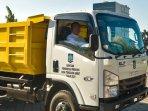 Pemprov NTB Serahkan 2 Unit Dumptruk Sampah kepada Pemkot Mataram