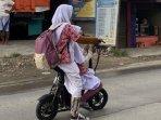 Ilustrasi-Anak-sekolah-mengendarai-sepeda-listrik.jpg