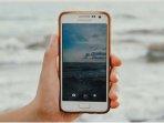Ilustrasi-HP-Indosat.jpg