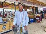 Irfan-Jayadi-penjual-gula-gending-di-sirkuit-Mandalika.jpg