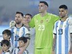 Messi-dan-Emiliano-Martinez.jpg