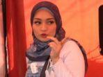 Nathalie-Holscher-saat-memenuhi-undangan-pasangan-selebritas-Ruben-Onsu-dan-Sarwendah-Tan.jpg