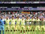 Para-pemain-Spanyol-berbaris-sebelum-dimulainya-pertandingan-sepak-bola-Grup-C.jpg