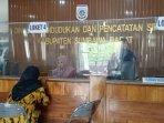 Pelayanan-dan-Perekaman-E-KTP-di-Disdukcapil-KSB-di-Hari-Pencoblosan.jpg