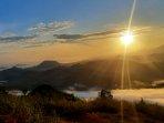 Pemandangan-di-pagi-hari-di-Bukit-Mantar-Sumbawa-Barat.jpg