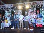 Pemberian-hadiah-sekaligus-penutupan-Music.jpg