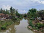 Penampakan-deretan-rumah-warga-di-Bantaran-Sungai-Padolo.jpg