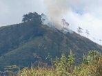 Penampakan-kebakaran-hutan-yang-terjadi-dipuncak-Bukit-Gedong-Sembalun.jpg