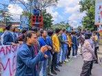 Peserta-demo-DPRD-NTB.jpg