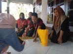 Pihak-Alfamart-saat-mendatangi-rumah-Sauni.jpg