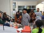 Pj-Wali-Kota-Bima-H-Mukhtar-saat-melihat-kondisi-warg.jpg