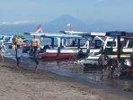 Speed-boat-yang-terparkir-di-Pelabuhan-Bangsal.jpg