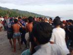 Suasana-Evakuasi-dua-korban-tenggelam-di-pantai-Setangi-Malaka-Lombok-Utara.jpg