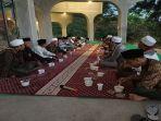 Suasana-buka-bersama-kiyai-tuan-guru-dan-Ustaz-se-Lombok-Tengah.jpg