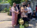 Tinggal Dekat Kantor Distributor, Warga Dusun Beremi Lombok Barat Akui Kesulitan Dapat Gas LPG