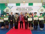 Wisuda-Akbar-Universitas-Hamzanwadi-Rektor-Tegaskan-Lulusan-Dapat-Berdiri-Sejajar-di-Level-Global.jpg