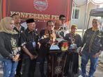 Yuliadin-tengah-saat-konferensi-pers.jpg