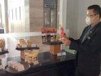 abdullah-santika-beserta-produk-umkm-di-resto.jpg