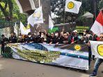 aksi-masa-yang-dilakukan-oleh-kasta-ntb-dalam-menindaklanjuti-d.jpg