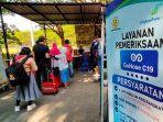 antre-untuk-mendapatkan-rapid-test-antigen.jpg