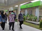 bupati-lombok-barat-fauzan-khalid-saat-melakukan-peninj.jpg