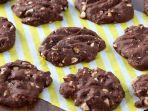 cashew-and-choco-cookies.jpg