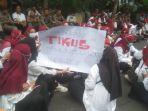 demo-honorer-lombok-timurjpg.jpg