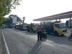 jajaran-sat-lantas-polres-lombok-barat-melakukan-pengamanan-dan-pengaturan-lalul-intas.jpg