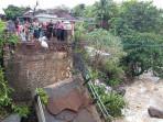 jembatan_ambruk_suela_perigi_0920909.jpg