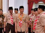 jokowi-melepas-kontingan-pramuka-di-istana-negara.jpg