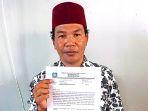kadus-awang-tunjukkan-sp-kades-mertak.jpg
