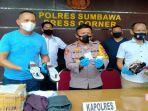 kapolres-sumbawa-akbp-widy-saputra-tengah.jpg
