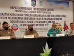 kepala-bappenda-provinsi-ntb-h-iswandi-dua-dari-kanan-memberi-arahan.jpg