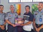 mantan-napi-sumbang-buku-lapas-selong.jpg