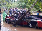 mobil-terseret-arus-ditemukan-ringsek-di-tepi-sungai-sekitar-12-kilimeter-dari-lokasi-kejadian.jpg