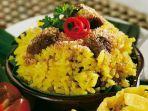 nasi-kuning-serundeng-daging.jpg