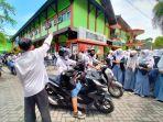 para-siswa-sman-5-mataram-pulang-sekolah.jpg
