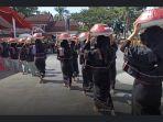 penyajian-100-dulang-jajanan-kepada-tamu-yang-hadir-d.jpg