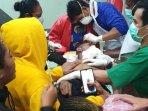 pertolongan-tim-medis1.jpg