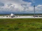 pesawat-kargo-boeing-747-freighter-qatar-airways-mendarat-di-bandara-internasional-lombok.jpg