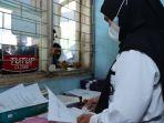 petugas-sedang-mengurus-pemohon-skck-di-polres-lombok-tengah.jpg
