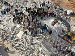 pilu-potret-evakuasi-korban-gempa-turki_20230207_104351.jpg